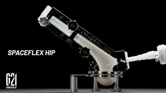 G21 e il prodotto SpaceFlex Hip SpaceFlex che si adatta perfettamente all'anatomia di ogni paziente.